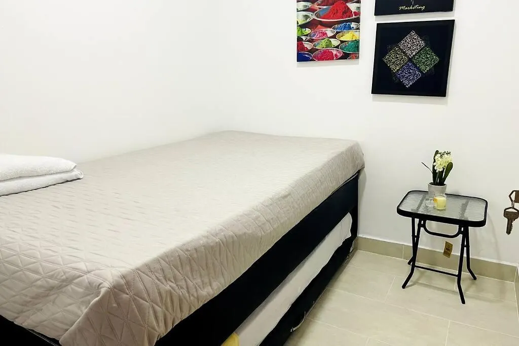 Apartment Acogedor,Luz Natural , Agua Caliente ,200 Mbps,Central. Medellin