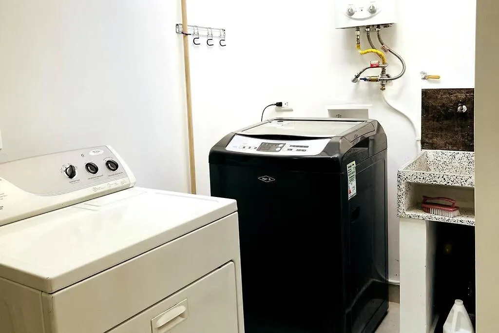 Acogedor,Luz Natural , Agua Caliente ,200 Mbps,Central. Medellin