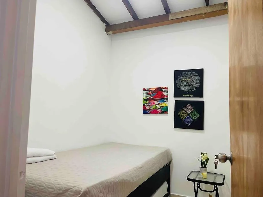 Acogedor,Luz Natural , Agua Caliente ,200 Mbps,Central. Medellin Colombia