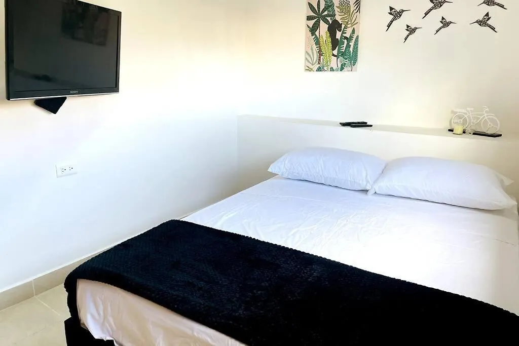 Apartment Acogedor,Luz Natural , Agua Caliente ,200 Mbps,Central. Medellin