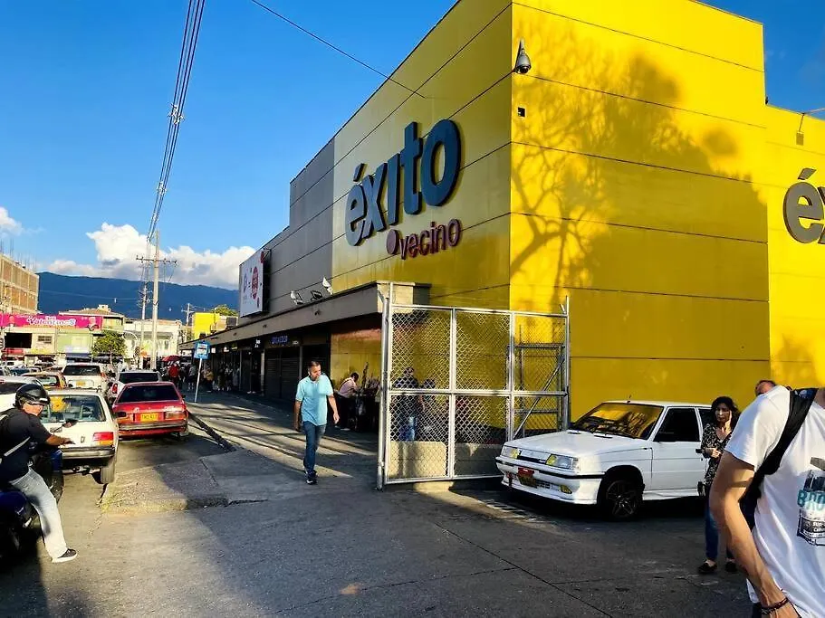 Acogedor,Luz Natural , Agua Caliente ,200 Mbps,Central. Medellin