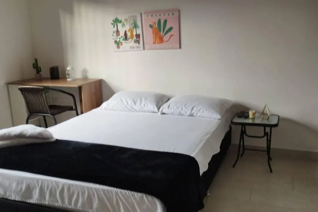 Acogedor,Luz Natural , Agua Caliente ,200 Mbps,Central. Medellin Colombia
