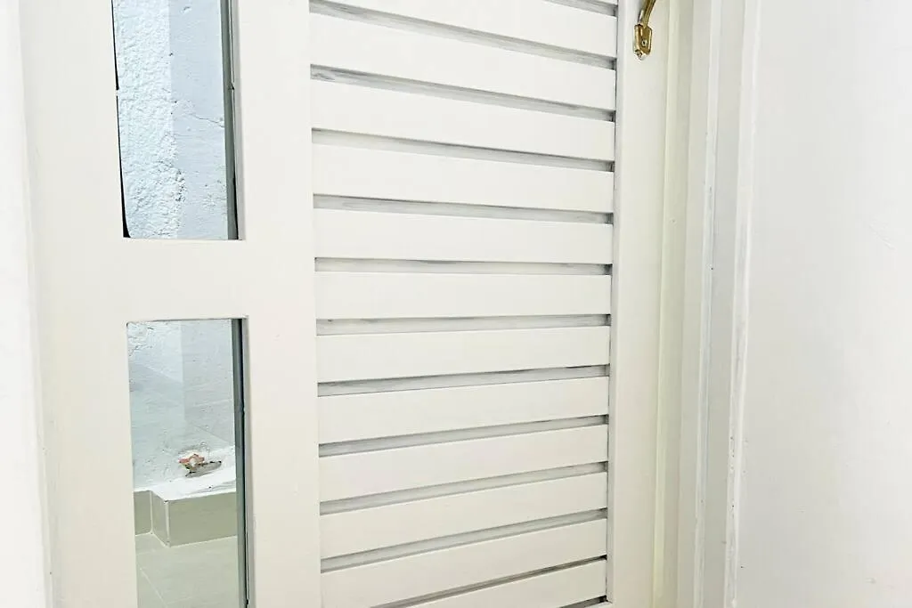 Acogedor,Luz Natural , Agua Caliente ,200 Mbps,Central. Medellin Apartment