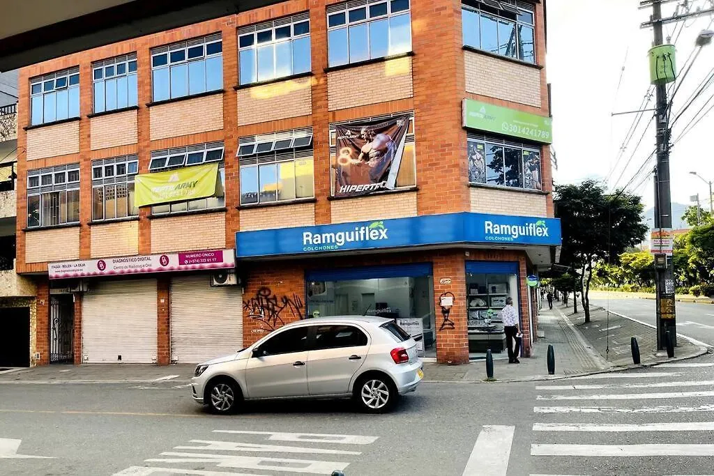 Apartamento Acogedor,Luz Natural , Agua Caliente ,200 Mbps,Central. Medellín