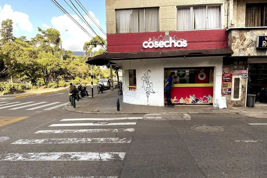 Acogedor,Luz Natural , Agua Caliente ,200 Mbps,Central. Medellín